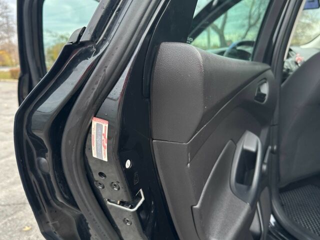 Синій Форд Фокус, об'ємом двигуна 2 л та пробігом 198 тис. км за 6500 $, фото 5 на Automoto.ua