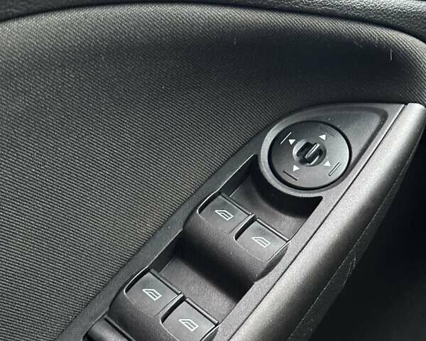 Синий Форд Фокус, объемом двигателя 2 л и пробегом 194 тыс. км за 7999 $, фото 18 на Automoto.ua