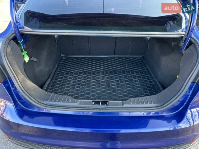 Синий Форд Фокус, объемом двигателя 1 л и пробегом 184 тыс. км за 5950 $, фото 16 на Automoto.ua