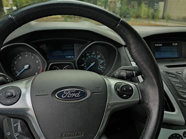 Синій Форд Фокус, об'ємом двигуна 2 л та пробігом 114 тис. км за 8200 $, фото 4 на Automoto.ua