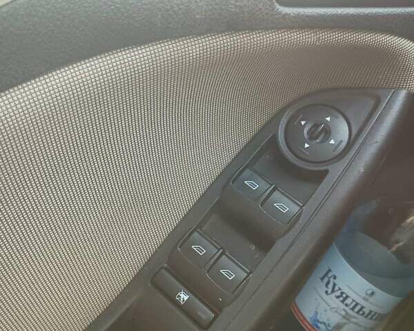 Синий Форд Фокус, объемом двигателя 2 л и пробегом 136 тыс. км за 6300 $, фото 9 на Automoto.ua