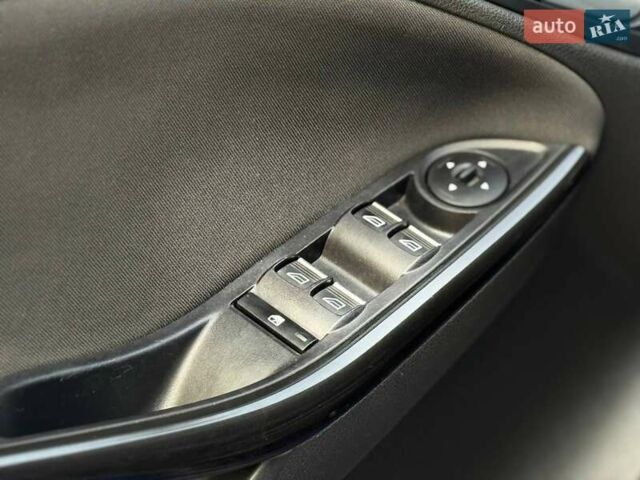 Синій Форд Фокус, об'ємом двигуна 2 л та пробігом 154 тис. км за 9499 $, фото 17 на Automoto.ua