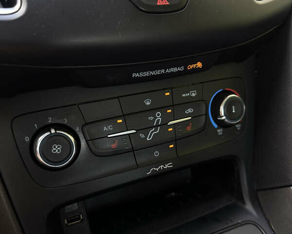 Синий Форд Фокус, объемом двигателя 2 л и пробегом 123 тыс. км за 8500 $, фото 13 на Automoto.ua