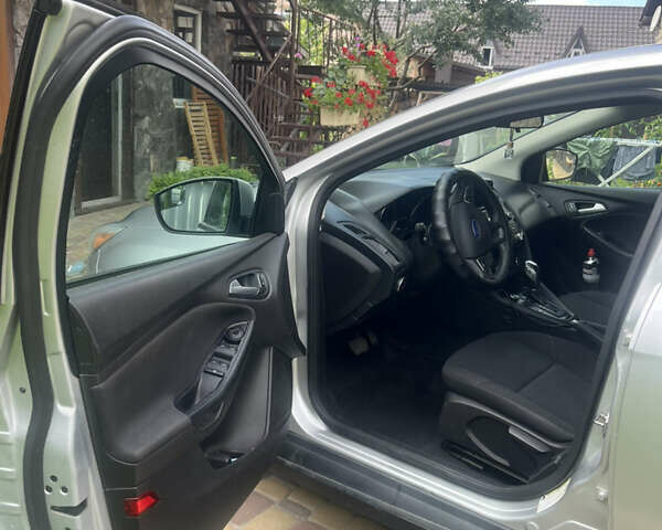Синій Форд Фокус, об'ємом двигуна 2 л та пробігом 298 тис. км за 6500 $, фото 5 на Automoto.ua