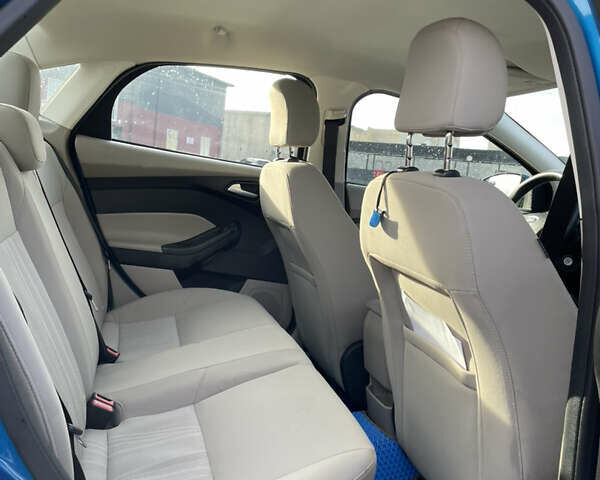 Синій Форд Фокус, об'ємом двигуна 2 л та пробігом 241 тис. км за 8300 $, фото 6 на Automoto.ua