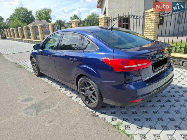 Синій Форд Фокус, об'ємом двигуна 2 л та пробігом 125 тис. км за 8000 $, фото 4 на Automoto.ua