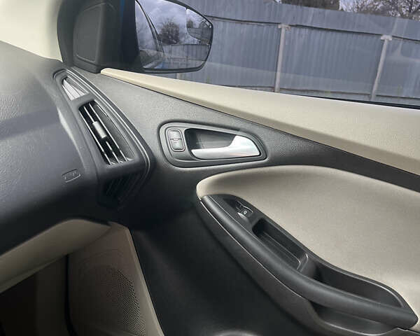 Синий Форд Фокус, объемом двигателя 2 л и пробегом 161 тыс. км за 7500 $, фото 4 на Automoto.ua