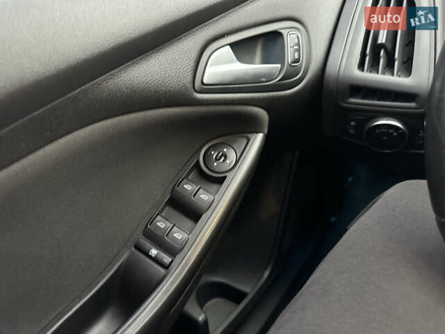 Форд Фокус 2016 в Нежине на Automoto.ua Синий Форд Фокус, объемом двигателя 2 л и пробегом 143 тыс. км за 8700 $, фото 35 на Automoto.ua