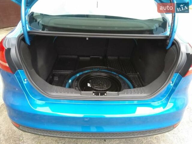 Синій Форд Фокус, об'ємом двигуна 2 л та пробігом 153 тис. км за 8900 $, фото 6 на Automoto.ua