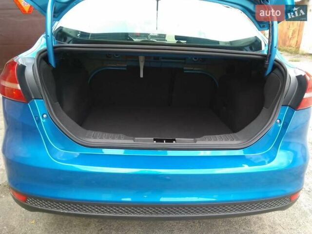 Синій Форд Фокус, об'ємом двигуна 2 л та пробігом 153 тис. км за 8900 $, фото 7 на Automoto.ua