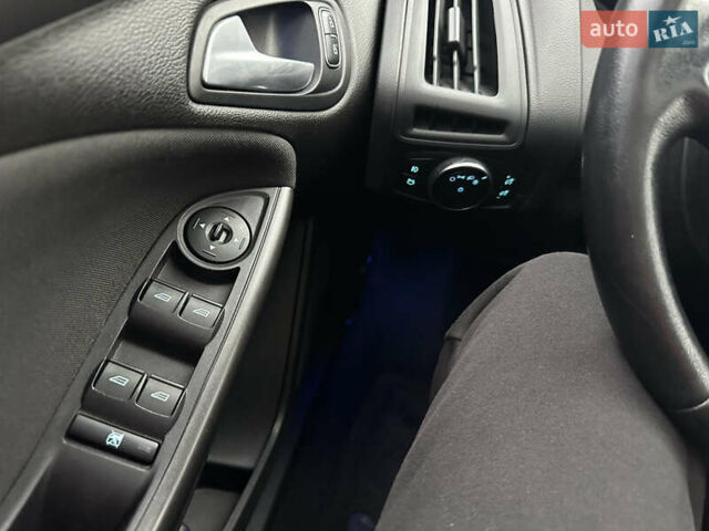 Форд Фокус 2016 в Нежине на Automoto.ua Синий Форд Фокус, объемом двигателя 2 л и пробегом 143 тыс. км за 8700 $, фото 40 на Automoto.ua