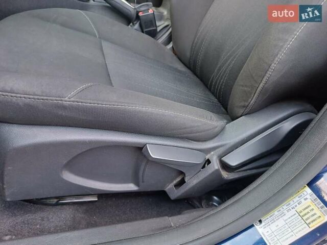 Синій Форд Фокус, об'ємом двигуна 2 л та пробігом 148 тис. км за 9800 $, фото 13 на Automoto.ua