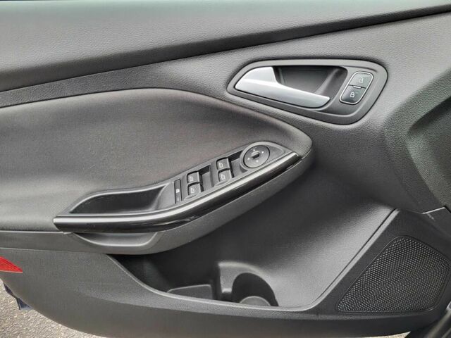 Синий Форд Фокус, объемом двигателя 2 л и пробегом 67 тыс. км за 1800 $, фото 7 на Automoto.ua