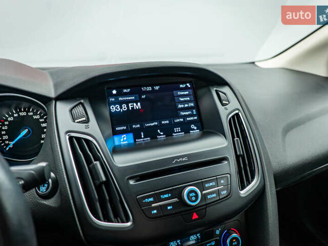 Синий Форд Фокус, объемом двигателя 1.5 л и пробегом 112 тыс. км за 10283 $, фото 12 на Automoto.ua