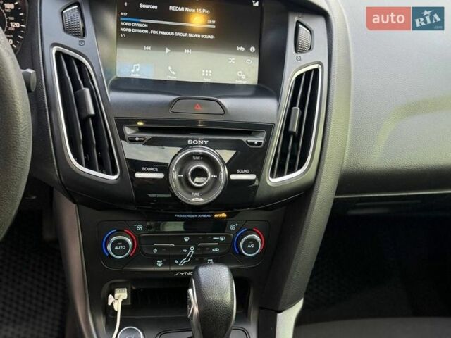 Синій Форд Фокус, об'ємом двигуна 2 л та пробігом 111 тис. км за 9000 $, фото 80 на Automoto.ua