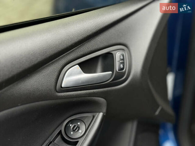 Синий Форд Фокус, объемом двигателя 2 л и пробегом 107 тыс. км за 10000 $, фото 37 на Automoto.ua