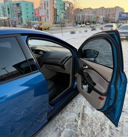 Синій Форд Фокус, об'ємом двигуна 2 л та пробігом 202 тис. км за 8400 $, фото 10 на Automoto.ua