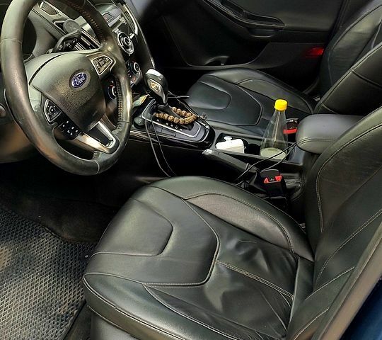 Синий Форд Фокус, объемом двигателя 2 л и пробегом 136 тыс. км за 12000 $, фото 4 на Automoto.ua