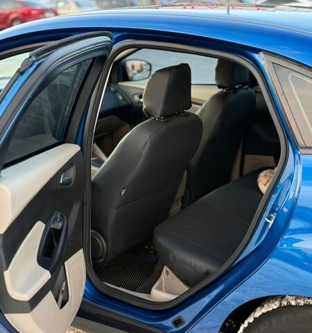 Синій Форд Фокус, об'ємом двигуна 2 л та пробігом 202 тис. км за 8400 $, фото 5 на Automoto.ua