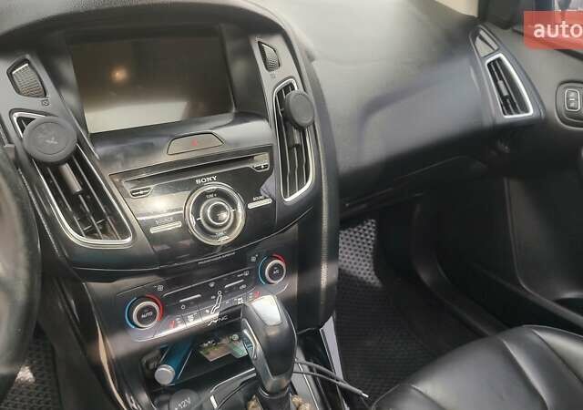 Форд Фокус 2018 в Николаеве на Automoto.ua Синий Форд Фокус, объемом двигателя 2 л и пробегом 136 тыс. км за 12000 $, фото 8 на Automoto.ua