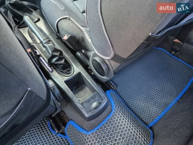 Синий Форд Фокус, объемом двигателя 1.8 л и пробегом 392 тыс. км за 2500 $, фото 31 на Automoto.ua