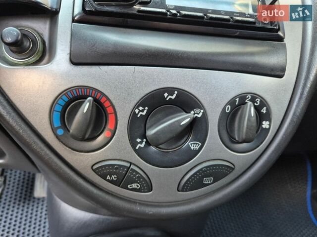 Синий Форд Фокус, объемом двигателя 1.8 л и пробегом 392 тыс. км за 2500 $, фото 22 на Automoto.ua