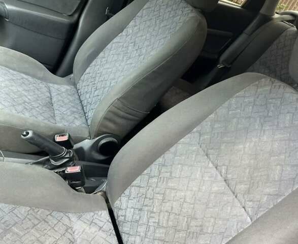 Синій Форд Фокус, об'ємом двигуна 1.8 л та пробігом 262 тис. км за 2900 $, фото 9 на Automoto.ua