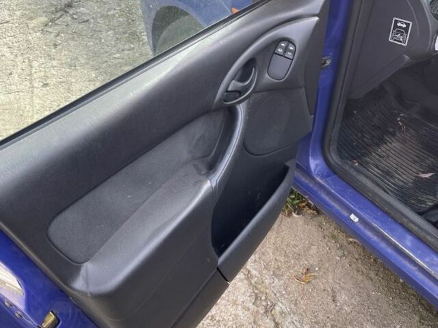 Синій Форд Фокус, об'ємом двигуна 1.8 л та пробігом 200 тис. км за 700 $, фото 5 на Automoto.ua