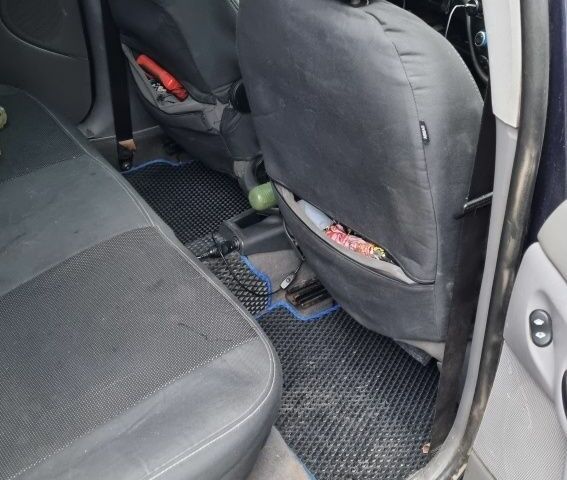 Синий Форд Фокус, объемом двигателя 1.8 л и пробегом 340 тыс. км за 700 $, фото 7 на Automoto.ua