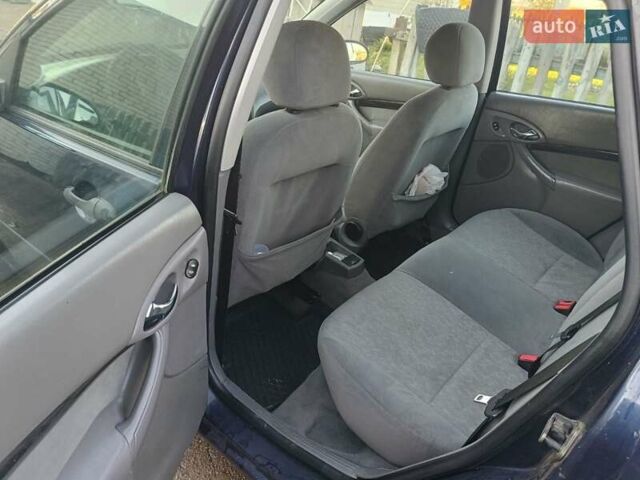 Синий Форд Фокус, объемом двигателя 1.8 л и пробегом 300 тыс. км за 2650 $, фото 10 на Automoto.ua