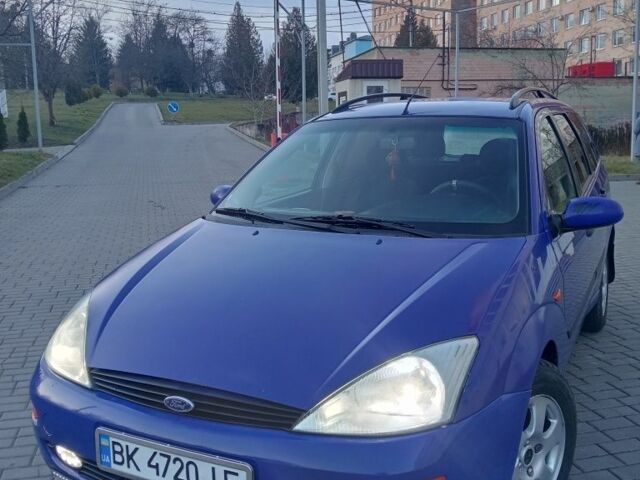 Синий Форд Фокус, объемом двигателя 1.8 л и пробегом 425 тыс. км за 3600 $, фото 1 на Automoto.ua