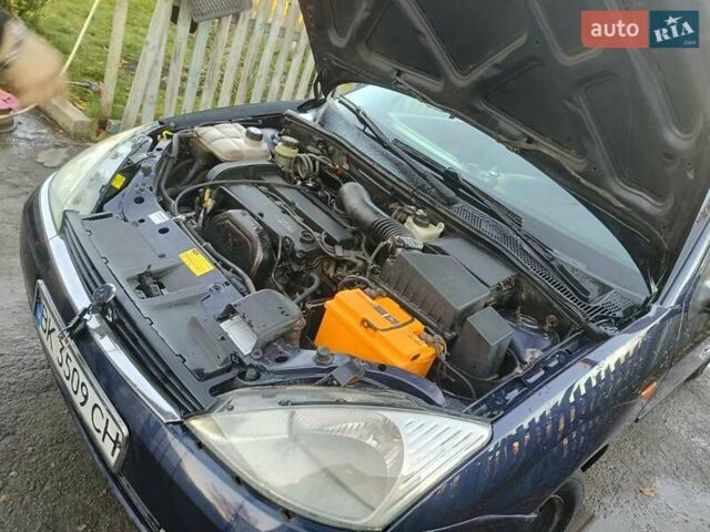 Синий Форд Фокус, объемом двигателя 1.8 л и пробегом 300 тыс. км за 2650 $, фото 7 на Automoto.ua