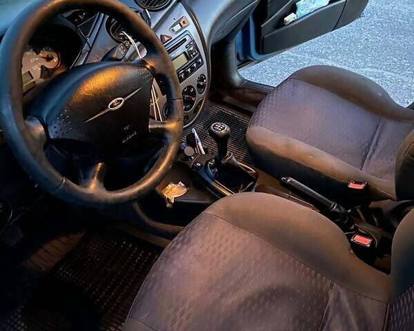 Синий Форд Фокус, объемом двигателя 1.6 л и пробегом 360 тыс. км за 2500 $, фото 7 на Automoto.ua