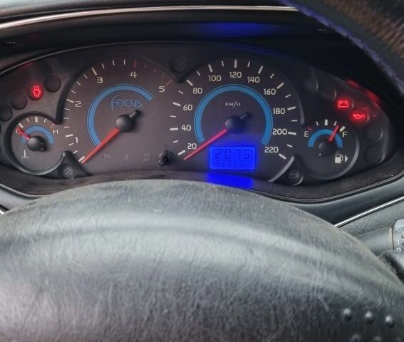 Синий Форд Фокус, объемом двигателя 1.8 л и пробегом 340 тыс. км за 700 $, фото 2 на Automoto.ua