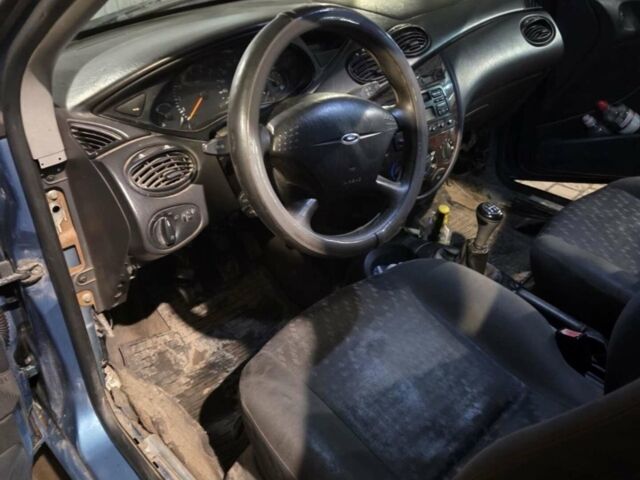 Синій Форд Фокус, об'ємом двигуна 1.8 л та пробігом 349 тис. км за 2000 $, фото 9 на Automoto.ua
