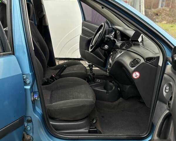 Синій Форд Фокус, об'ємом двигуна 1.8 л та пробігом 334 тис. км за 3100 $, фото 4 на Automoto.ua
