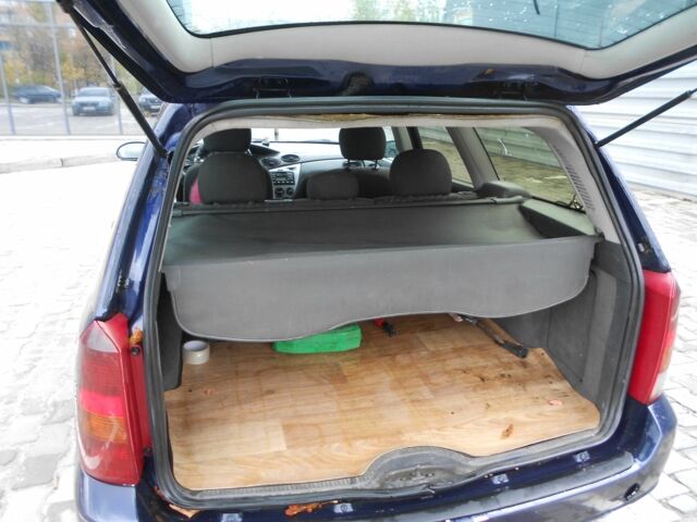 Синій Форд Фокус, об'ємом двигуна 1.8 л та пробігом 422 тис. км за 3200 $, фото 9 на Automoto.ua