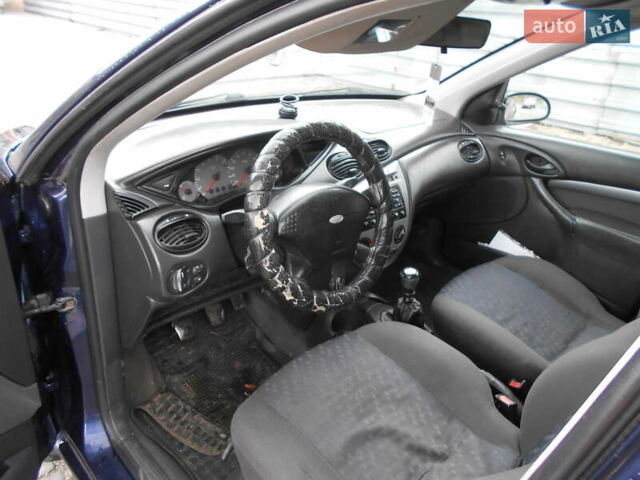 Синий Форд Фокус, объемом двигателя 1.8 л и пробегом 422 тыс. км за 3200 $, фото 7 на Automoto.ua