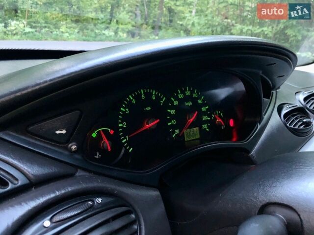 Синій Форд Фокус, об'ємом двигуна 1.8 л та пробігом 282 тис. км за 2150 $, фото 4 на Automoto.ua
