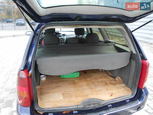 Синий Форд Фокус, объемом двигателя 1.8 л и пробегом 422 тыс. км за 3200 $, фото 9 на Automoto.ua