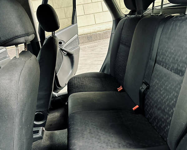 Синий Форд Фокус, объемом двигателя 1.75 л и пробегом 300 тыс. км за 2450 $, фото 8 на Automoto.ua