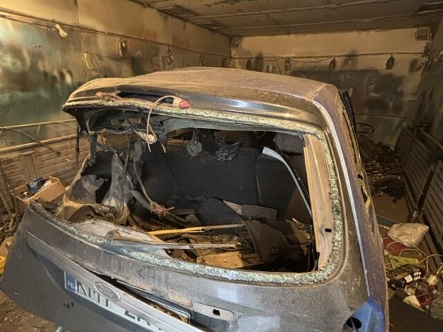 Синий Форд Фокус, объемом двигателя 1.8 л и пробегом 300 тыс. км за 650 $, фото 2 на Automoto.ua