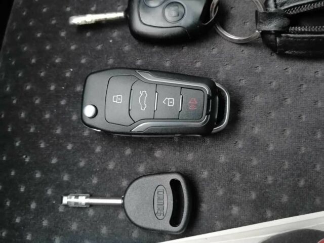 Синій Форд Фокус, об'ємом двигуна 1.6 л та пробігом 264 тис. км за 4200 $, фото 3 на Automoto.ua