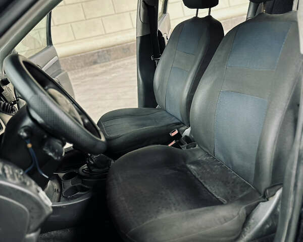 Синий Форд Фокус, объемом двигателя 1.75 л и пробегом 300 тыс. км за 2450 $, фото 7 на Automoto.ua