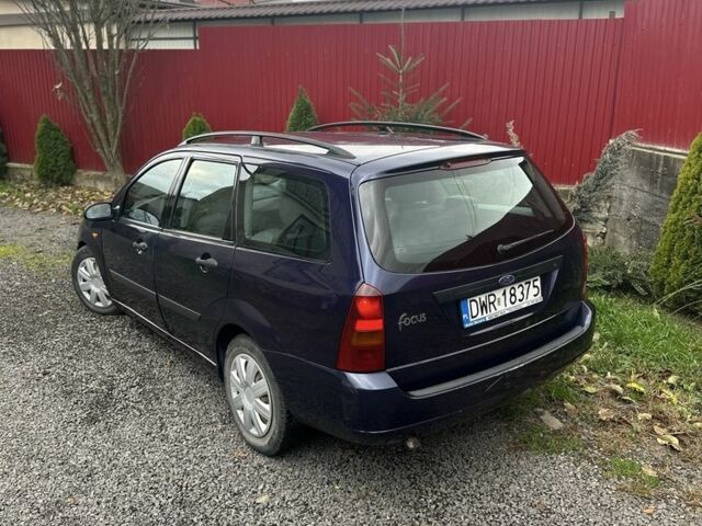 Синий Форд Фокус, объемом двигателя 1.8 л и пробегом 300 тыс. км за 1300 $, фото 2 на Automoto.ua