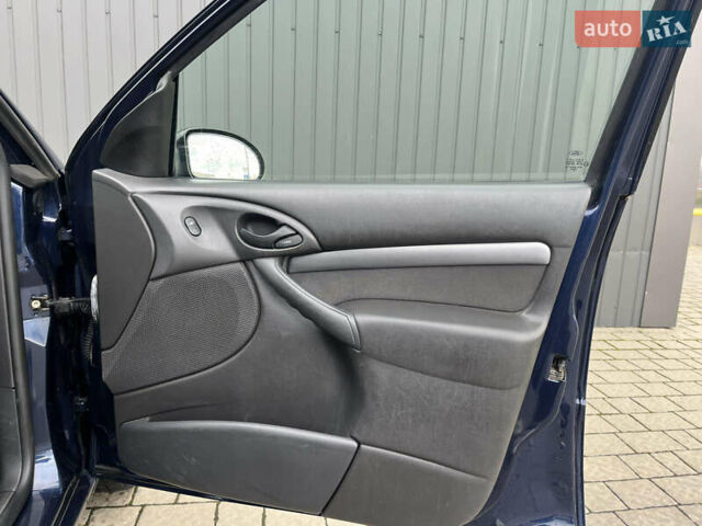 Синій Форд Фокус, об'ємом двигуна 1.6 л та пробігом 260 тис. км за 2600 $, фото 15 на Automoto.ua