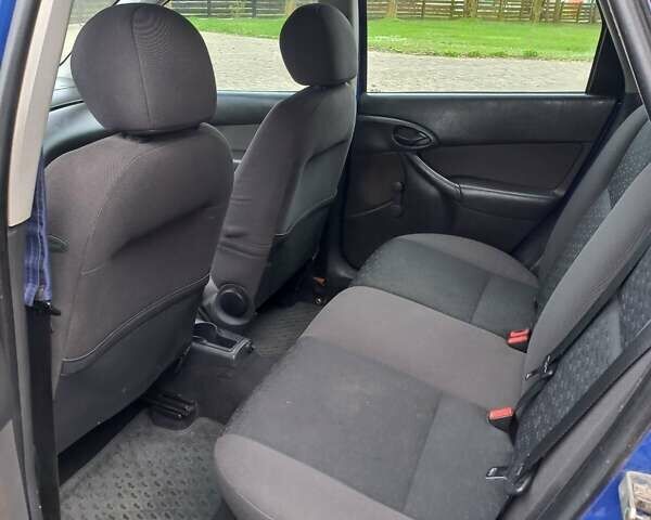 Синий Форд Фокус, объемом двигателя 1.6 л и пробегом 210 тыс. км за 3800 $, фото 5 на Automoto.ua