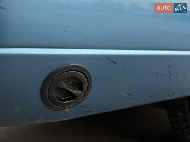 Синий Форд Фокус, объемом двигателя 1.6 л и пробегом 300 тыс. км за 3000 $, фото 12 на Automoto.ua