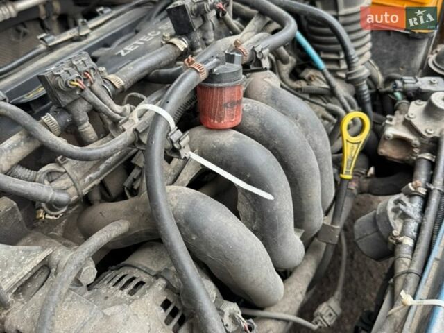 Синий Форд Фокус, объемом двигателя 1.6 л и пробегом 300 тыс. км за 3000 $, фото 14 на Automoto.ua