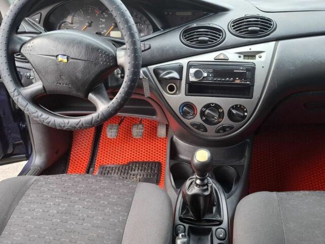 Синій Форд Фокус, об'ємом двигуна 1.8 л та пробігом 342 тис. км за 2840 $, фото 5 на Automoto.ua